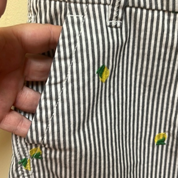 ☀️2/$25 Crown & Ivy shorts w/ lemon embroidered - Picture 3 of 7